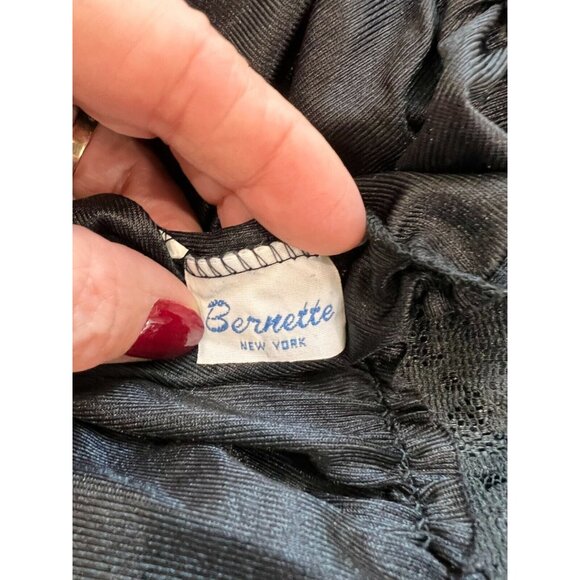 Berrette New York Night Gown Womans M Black Lingerie Lace V Neck Vintage - Picture 10 of 10